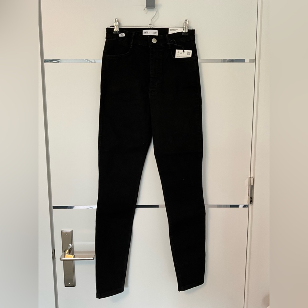 Black High-Waist Women’s Jeans